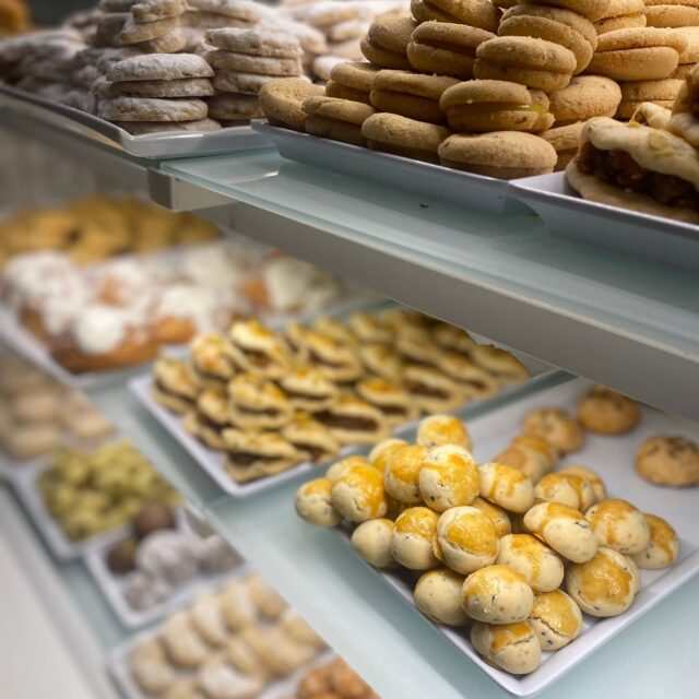 kurabiye-cesitleri-vitrin-via-dolci-en-uygun